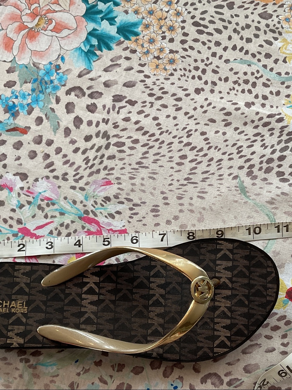 Michael Kors Brown Monogram Flip Flop Sandals with Gold Logo - Picture 8 of 8